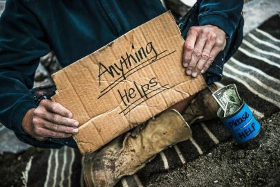 ¿Cómo ayudar a los desamparados o homeless?